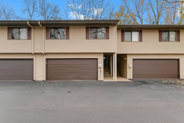 509 Whispering LN, Hastings, MN 55033