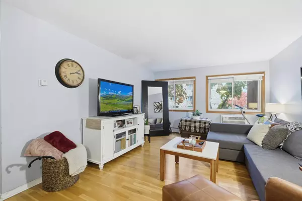 Minneapolis, MN 55403,520 Ridgewood AVE #107