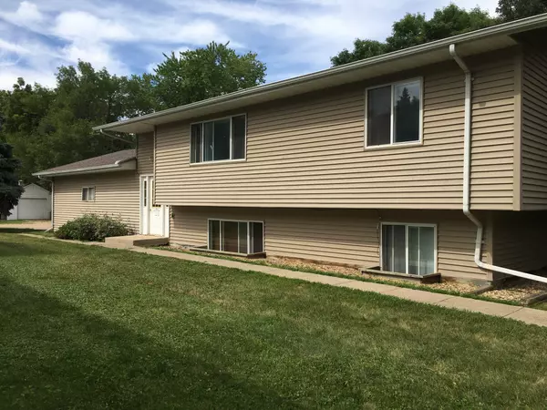 703 N 5th ST ##2, Marshall, MN 56258
