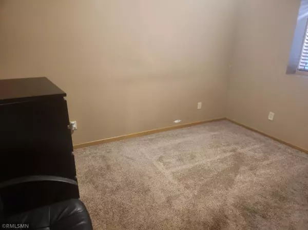 Saint Paul, MN 55106,883 3rd ST E