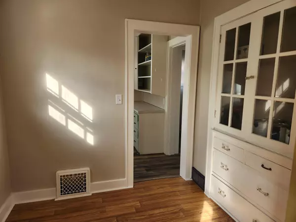 Marshall, MN 56258,301 W Saratoga ST