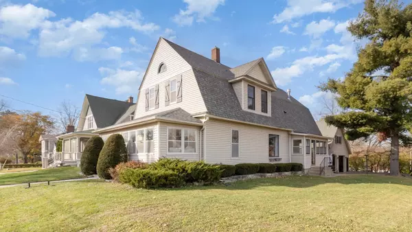 Red Wing, MN 55066,1004 College AVE