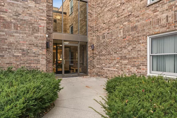 Roseville, MN 55113,2230 Midland Grove RD #108