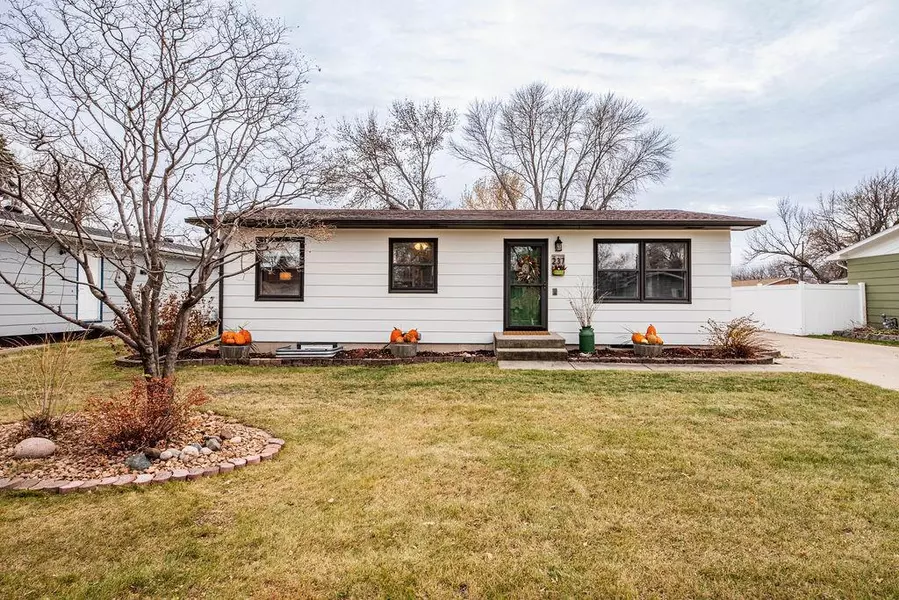 237 11th AVE W, West Fargo, ND 58078