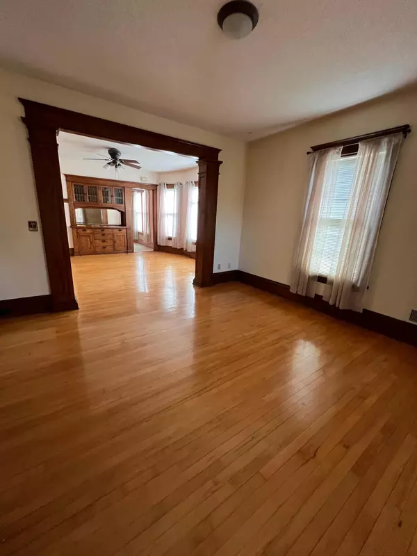 Minneapolis, MN 55411,2804 N 4th ST