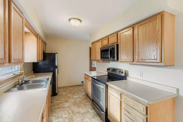 Woodbury, MN 55125,80 Sherrie LN