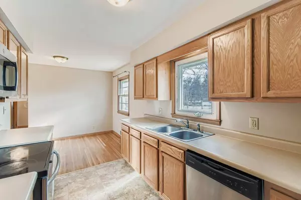 Woodbury, MN 55125,80 Sherrie LN