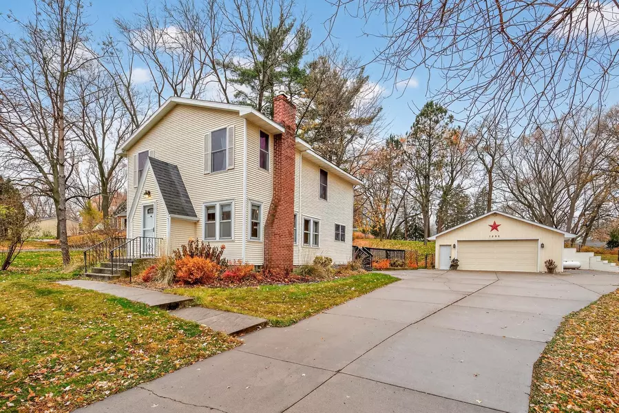 1895 Howard ST N, Maplewood, MN 55109