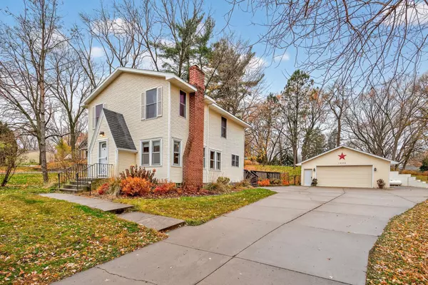 1895 Howard ST N, Maplewood, MN 55109