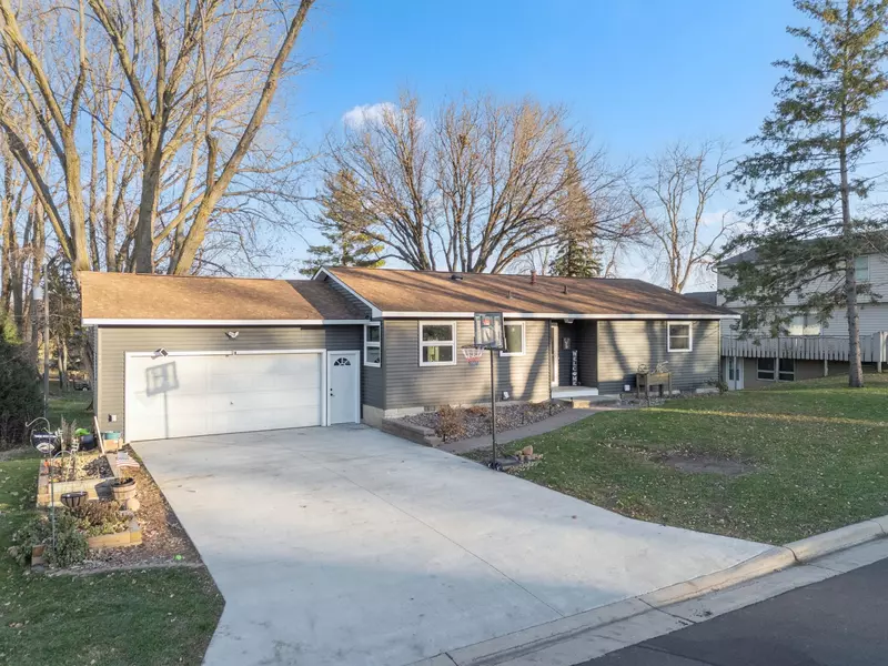 407 3rd AVE SE, Pine Island, MN 55963