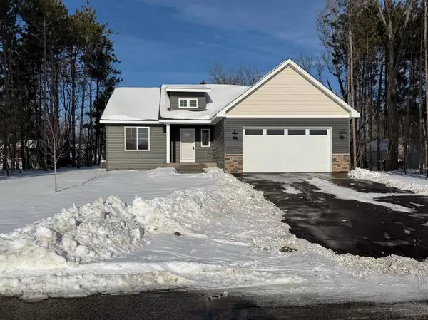 1141 Pinewood TRL, New Richmond, WI 54017