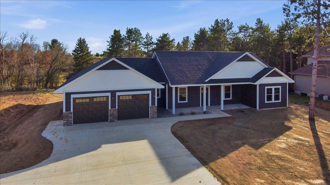 1422 Creekwood DR, New Richmond, WI 54017