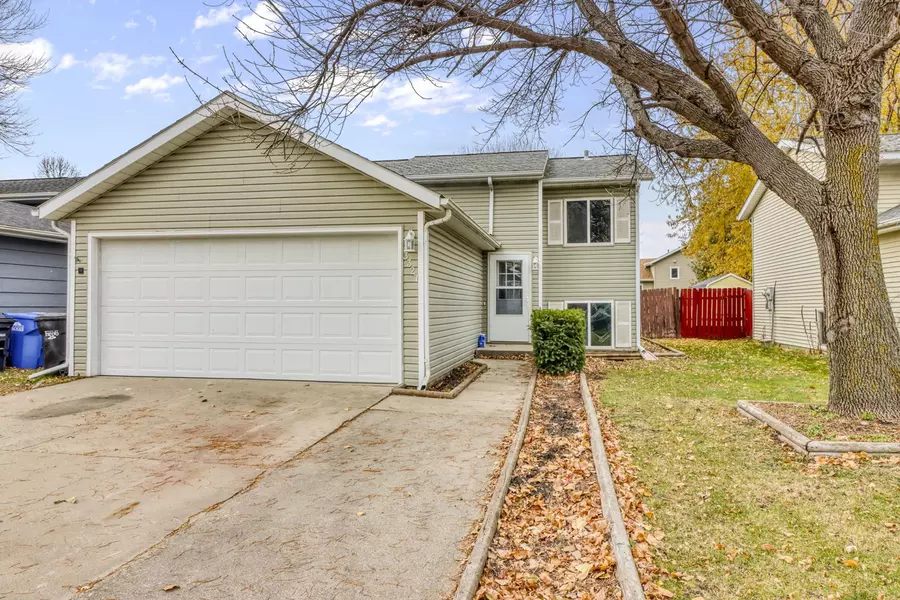 3327 19th ST S, Fargo, ND 58104