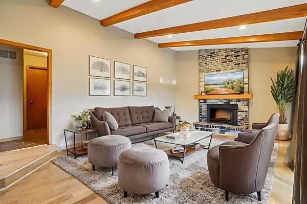 Eden Prairie, MN 55347,9685 Clover CIR