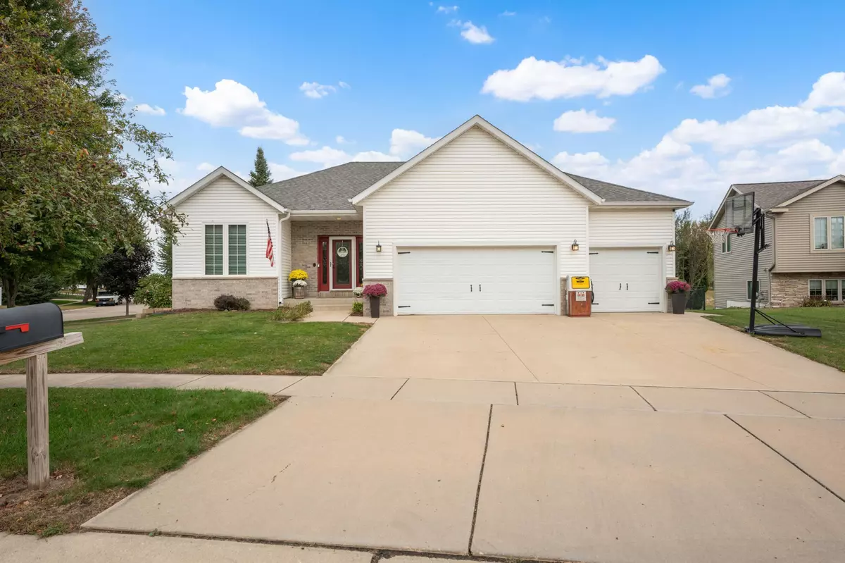 Kasson, MN 55944,805 23rd St CIR NE