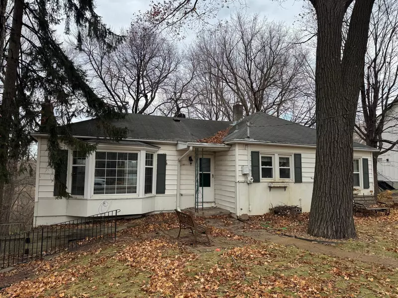 18800 Highland AVE, Deephaven, MN 55391