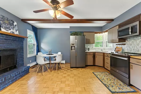 Minnetonka, MN 55345,15404 Robinwood DR