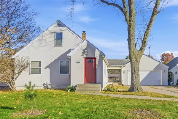 1808 Tatum ST, Falcon Heights, MN 55113