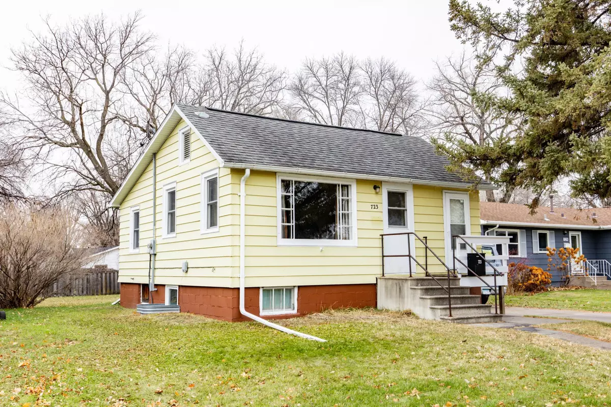 Moorhead, MN 56560,723 13th ST N