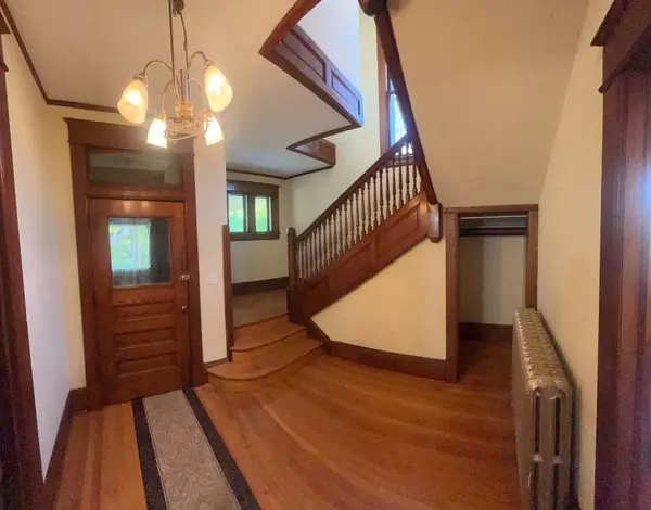 Saint Paul, MN 55106,402 Eichenwald ST