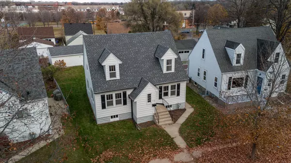 Saint Paul, MN 55106,1118 Lane PL