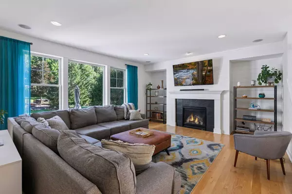 Woodbury, MN 55129,1631 Deephaven DR