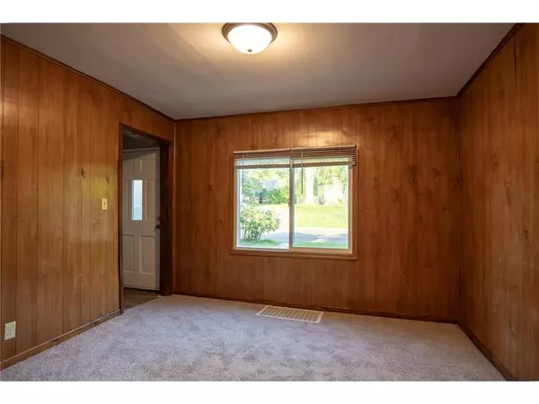 Hopkins, MN 55343,608 7th Ave S