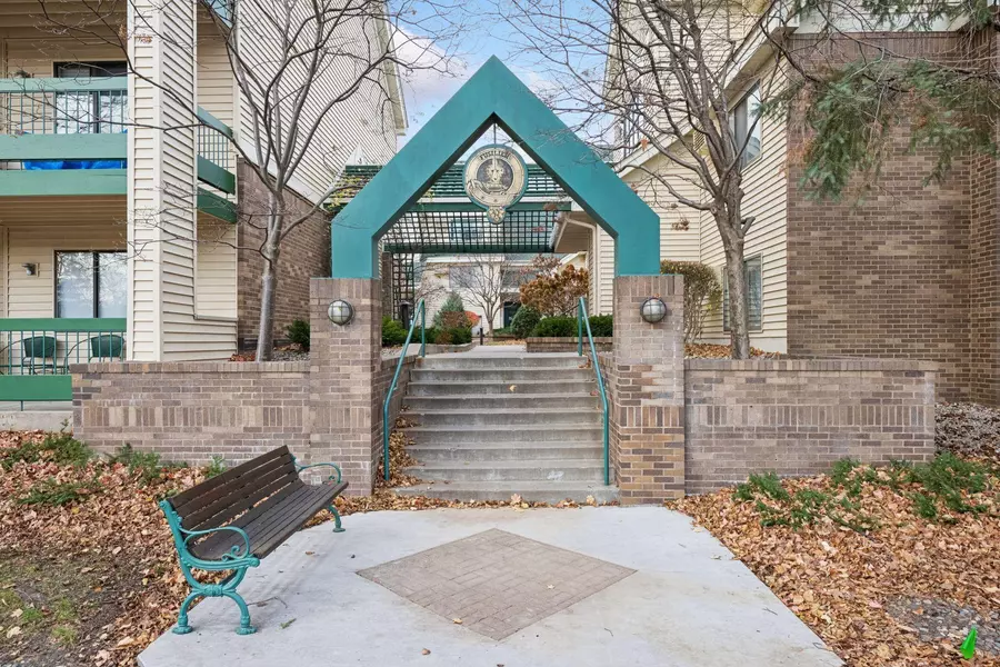 7610 York AVE S #3302, Edina, MN 55435