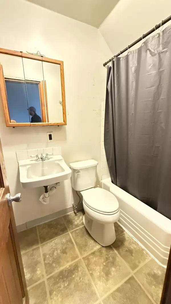 Saint Paul, MN 55106,672 Surrey AVE