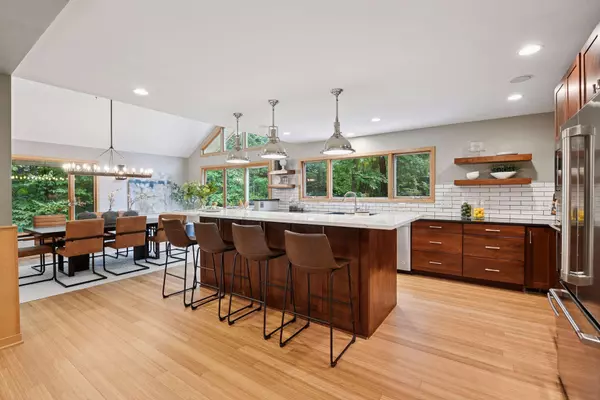 Minnetonka, MN 55305,2413 Indian RD W