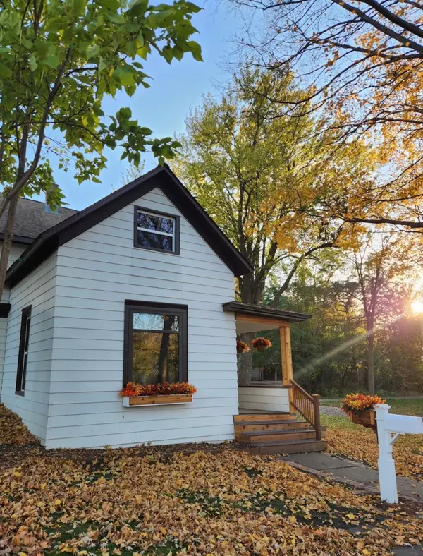 Redwood Falls, MN 56283,226 W Wyoming ST