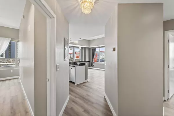 Minneapolis, MN 55404,929 Portland AVE #604