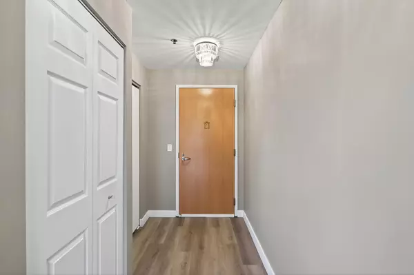 Minneapolis, MN 55404,929 Portland AVE #604