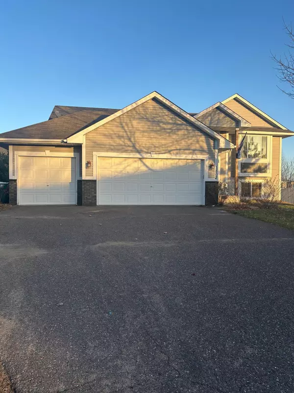 1802 Independence ST S, Cambridge, MN 55008