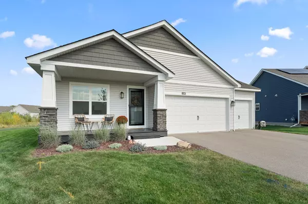 1821 Dauwalter CIR, Carver, MN 55315