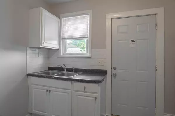 Minneapolis, MN 55411,1002 Lowry AVE N