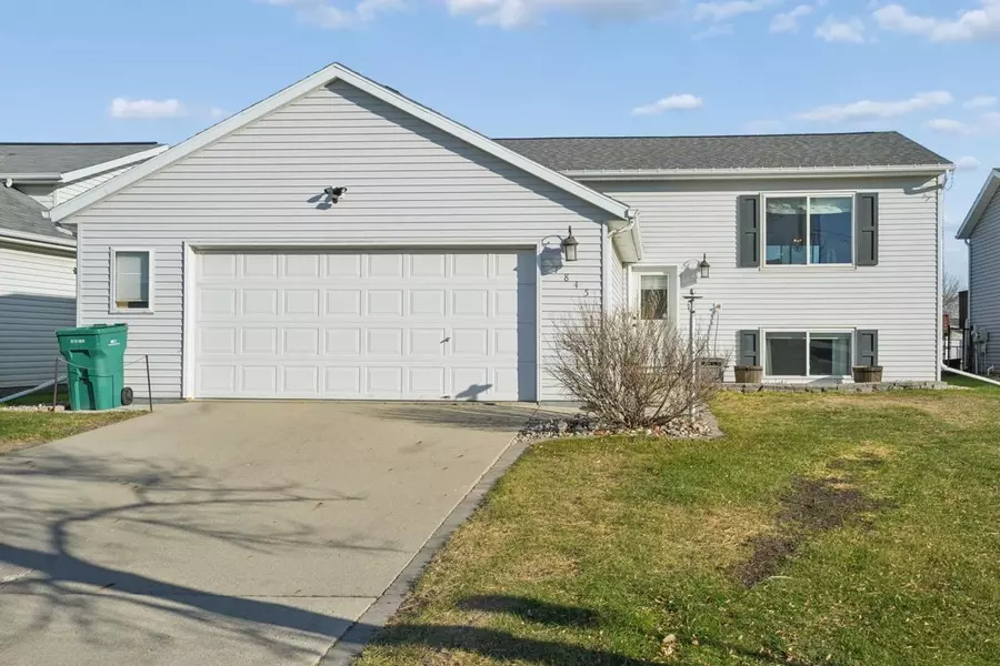 1845 Huntington CT, West Fargo, ND 58078