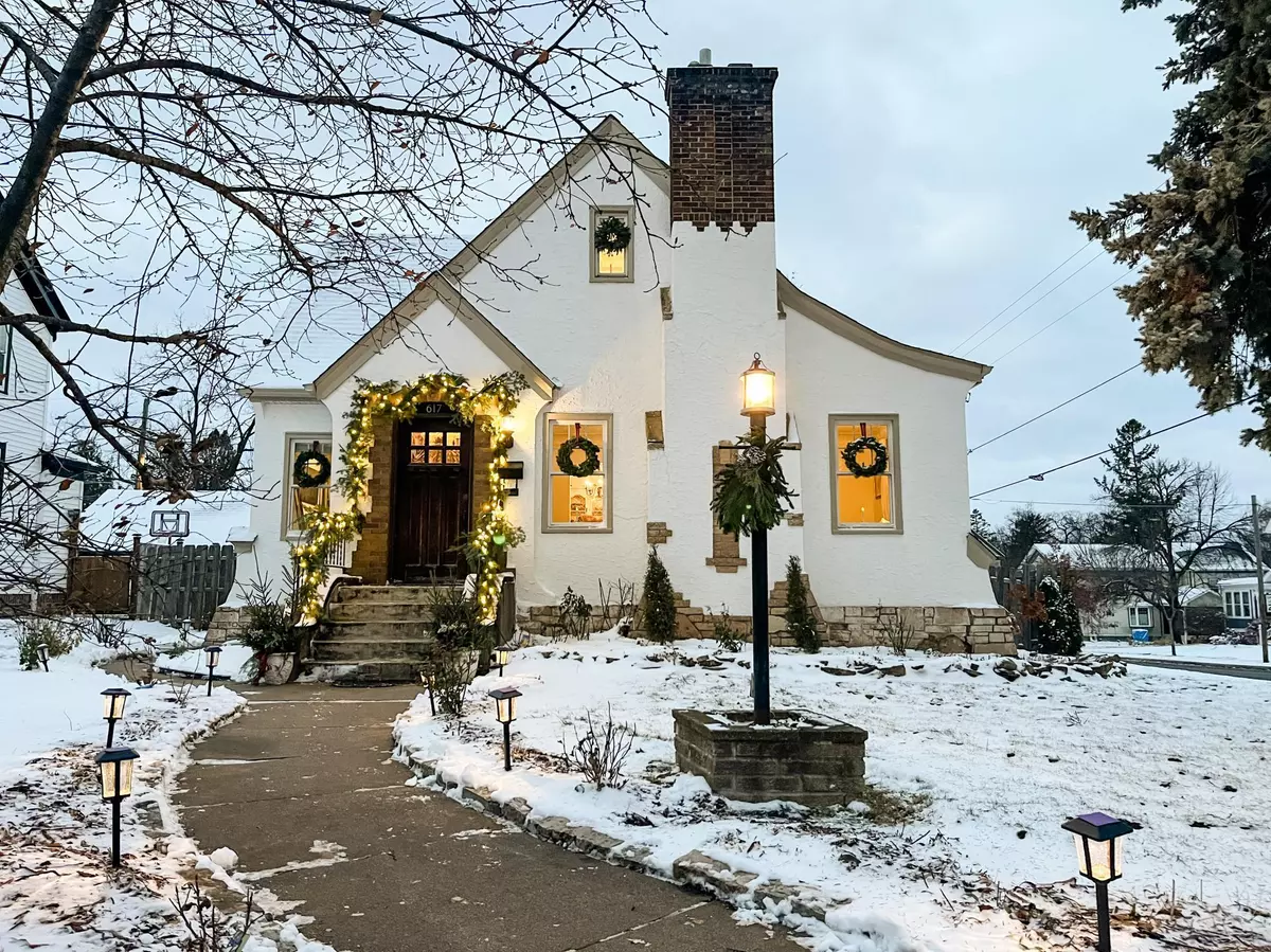 Hudson, WI 54016,617 6th ST