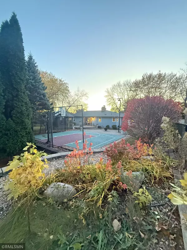 Woodbury, MN 55125,2231 Queens DR