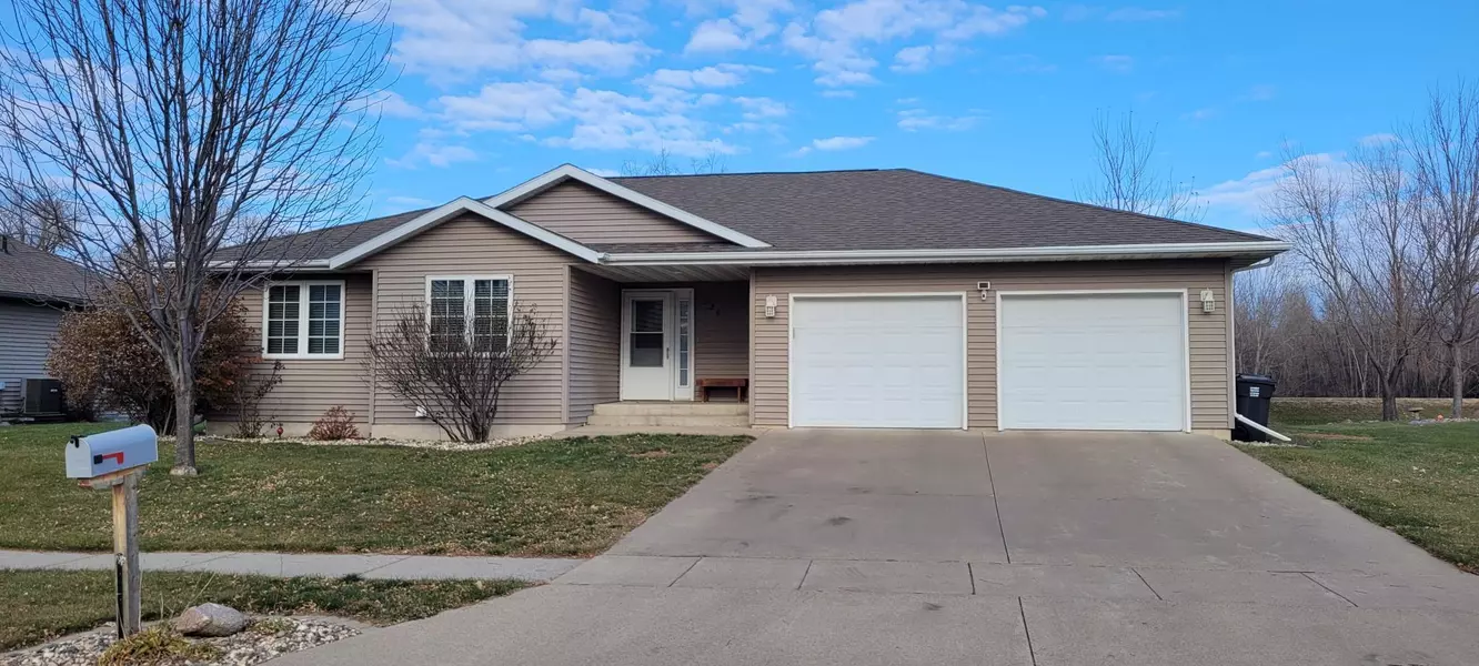 520 Harriett DR, Marshall, MN 56258