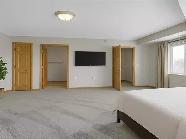 Chanhassen, MN 55317,1321 Lake DR W #218