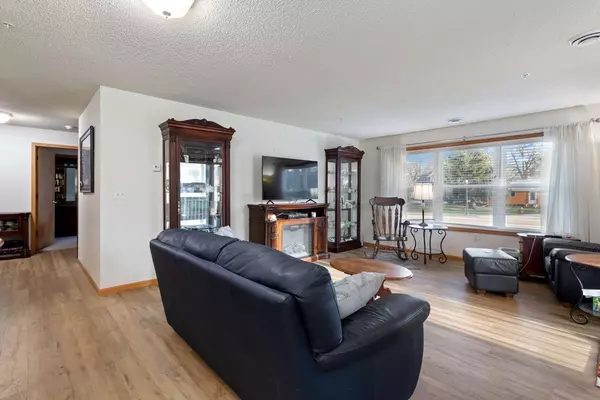 North Saint Paul, MN 55109,2231 Penn PL #201