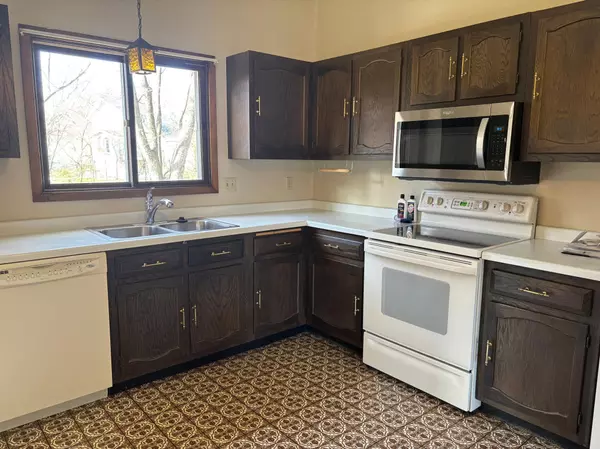 Burnsville, MN 55337,13204 Parkwood DR