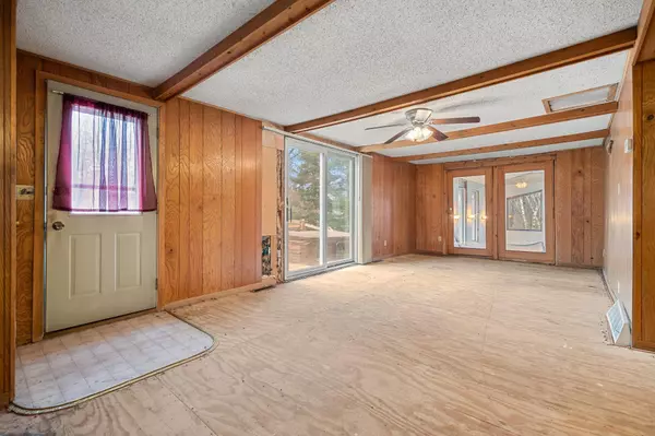 Star Prairie, WI 54025,989 Island DR