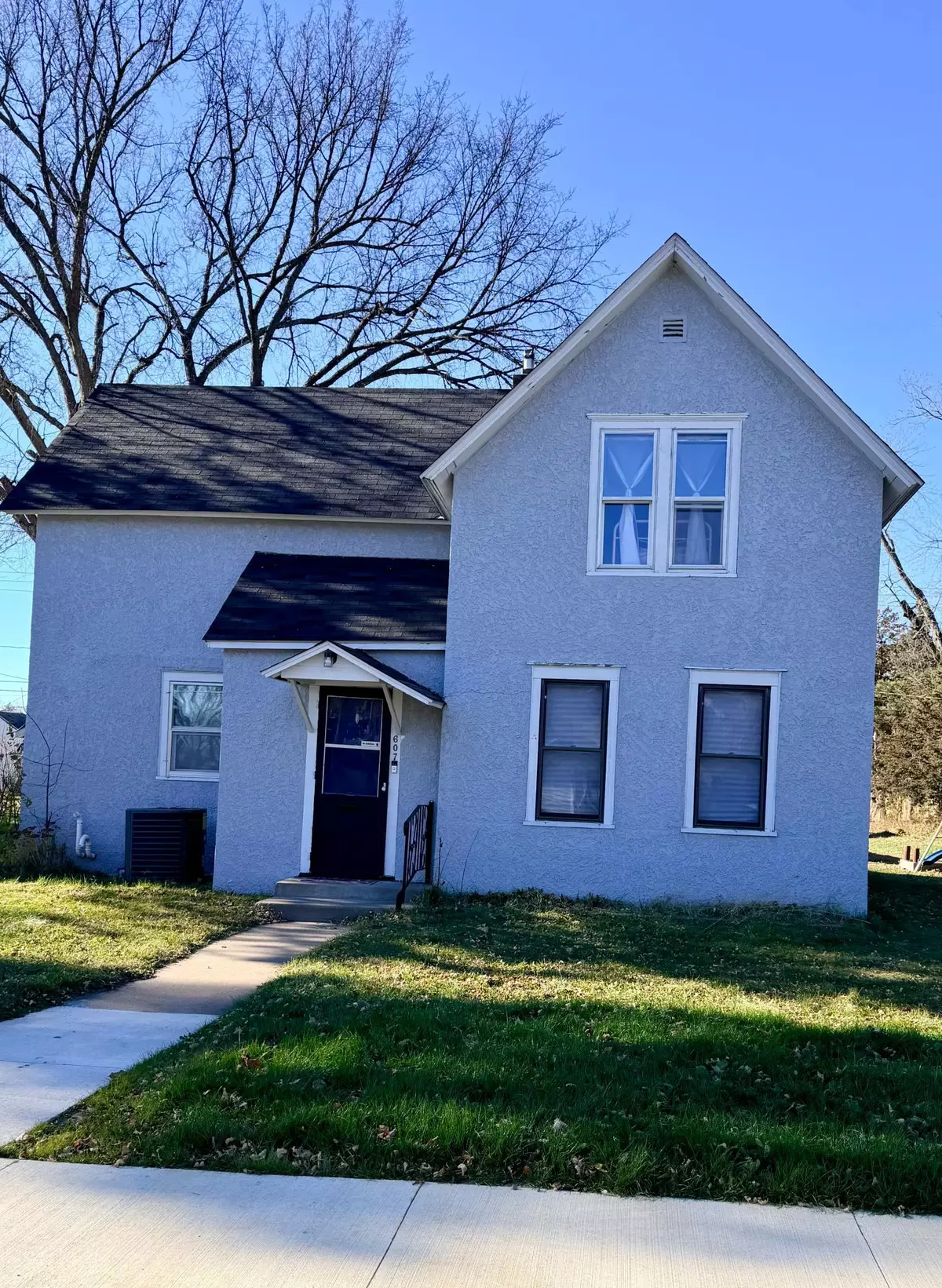 Little Falls, MN 56345,607 4th ST NE