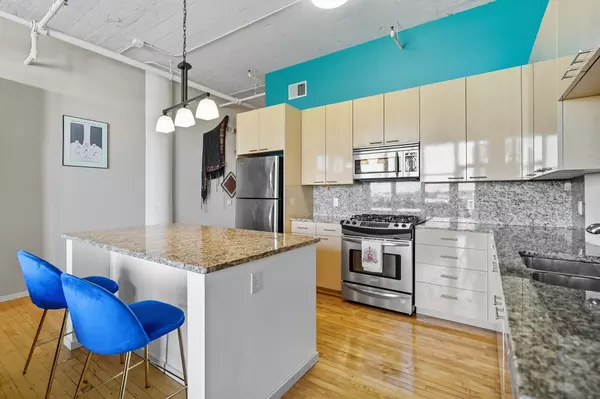 Minneapolis, MN 55405,290 Market ST #405