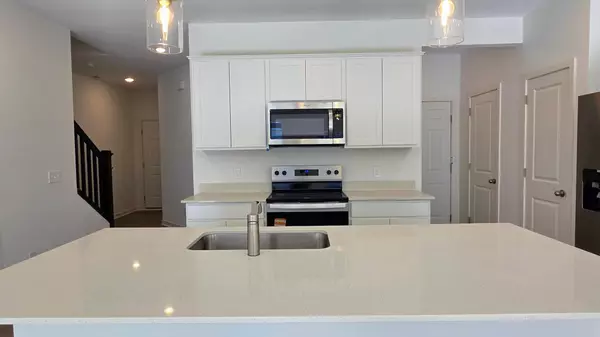 Woodbury, MN 55129,4743 AirLake DR