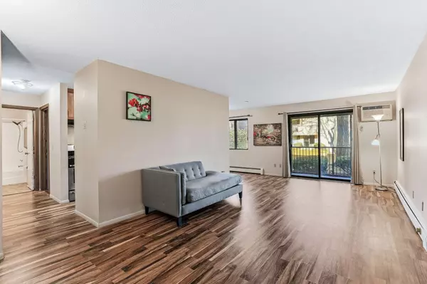 Edina, MN 55435,4101 Parklawn AVE #104