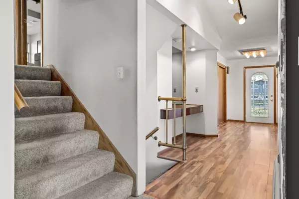 Fargo, ND 58103,909 Southwood DR S