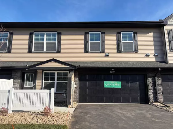 5229 Long Pointe PASS, Woodbury, MN 55129